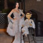 أبلة فاهيتا Instagram - Who wore it better? مين أحلى في السالوبيته؟؟ @voguearabia designed by @georgeshobeika @jadhobeika photographed by @ranifawazofficial jewellery from my own collection