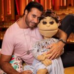 أبلة فاهيتا Instagram - لا تباعد ولا إستسلام بكرة ١١ بالليل لايف من #الدوبلكس على @ontv مع @ahmedlsaadany .. @hanyelbehairyhautecouture @glamour.jewellery