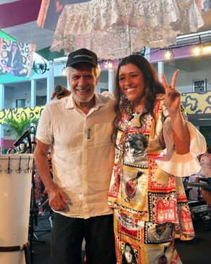 Débora Bloch Instagram - Com meu amor @hugo.anq no aniversario de @reginacase na @mangueira_oficial. As festas mais animadas, como ela! Amo