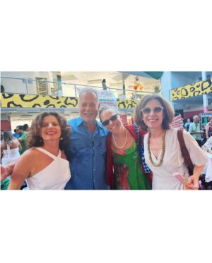 Débora Bloch Instagram - Com meu amor @hugo.anq no aniversario de @reginacase na @mangueira_oficial. As festas mais animadas, como ela! Amo