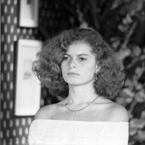 Débora Bloch Instagram - Sol de Verão, novela de Manoel Carlos que fiz em 1982, chega ao catálogo do @globoplay no projeto “Fragmentos”. Não é a novela completa, mas já dá pra matar aquela saudade dos anos 80 e da minha Clara. Nas fotos com os queridíssimos Tony Ramos, Irene Ravache, Jardel Filho, Beatriz Segal e Cecil Thiré.

#SolDeVerão #ManoelCarlos @beatriz_segall @ireneravacheoficial