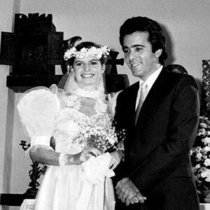 Débora Bloch Instagram - Sol de Verão, novela de Manoel Carlos que fiz em 1982, chega ao catálogo do @globoplay no projeto “Fragmentos”. Não é a novela completa, mas já dá pra matar aquela saudade dos anos 80 e da minha Clara. Nas fotos com os queridíssimos Tony Ramos, Irene Ravache, Jardel Filho, Beatriz Segal e Cecil Thiré.

#SolDeVerão #ManoelCarlos @beatriz_segall @ireneravacheoficial