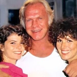 Débora Bloch Instagram - Sol de Verão, novela de Manoel Carlos que fiz em 1982, chega ao catálogo do @globoplay no projeto “Fragmentos”. Não é a novela completa, mas já dá pra matar aquela saudade dos anos 80 e da minha Clara. Nas fotos com os queridíssimos Tony Ramos, Irene Ravache, Jardel Filho, Beatriz Segal e Cecil Thiré.

#SolDeVerão #ManoelCarlos @beatriz_segall @ireneravacheoficial