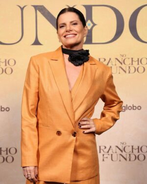 Débora Bloch Instagram - Coletiva de imprensa de No Rancho Fundo 🧡

Obrigada as maravilhosas:
Styling @marina____franco 
Make @dayseteixeiracursos 
Cabelo @clau_bretas 

#NoRanchoFundo