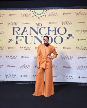 Débora Bloch Instagram - Coletiva de imprensa de No Rancho Fundo 🧡

Obrigada as maravilhosas:
Styling @marina____franco 
Make @dayseteixeiracursos 
Cabelo @clau_bretas 

#NoRanchoFundo