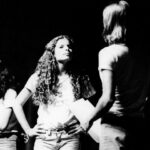Débora Bloch Instagram - Rasga Coração (1980), minha estréia no teatro aos 17 anos. Peça genial do Vianinha, Oduvaldo Vianna Filho. Direçao de José Renato. Nas fotos com Raul Cortez e Tomil Gonçalves.