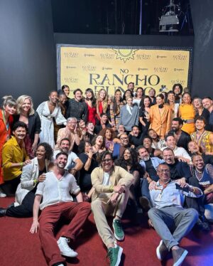 Débora Bloch Instagram - Coletiva de imprensa de No Rancho Fundo 🧡

Obrigada as maravilhosas:
Styling @marina____franco 
Make @dayseteixeiracursos 
Cabelo @clau_bretas 

#NoRanchoFundo