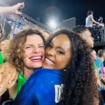Débora Bloch Instagram - Encontros na Sapucaí ❤️🎉🔥Obrigada @carnavaldaarara @malubarretto @priborgonovi 🎉