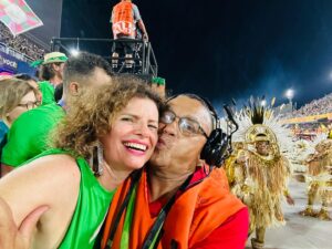 Débora Bloch Instagram - Encontros na Sapucaí ❤️🎉🔥Obrigada @carnavaldaarara @malubarretto @priborgonovi 🎉
