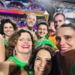 Débora Bloch Instagram - Encontros na Sapucaí ❤️🎉🔥Obrigada @carnavaldaarara @malubarretto @priborgonovi 🎉