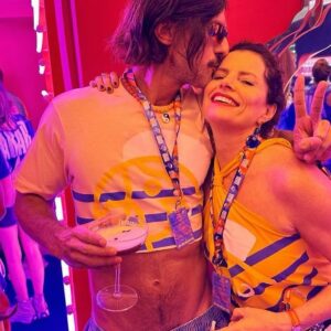 Débora Bloch Instagram - Encontros do carnaval. Obrigada @carnavaldaarara 🎉

#carnaval2024 #carnario