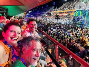 Débora Bloch Instagram - Encontros do carnaval. Obrigada @carnavaldaarara 🎉

#carnaval2024 #carnario
