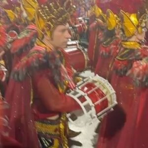 Débora Bloch Instagram - Encontros do carnaval. Obrigada @carnavaldaarara 🎉

#carnaval2024 #carnario