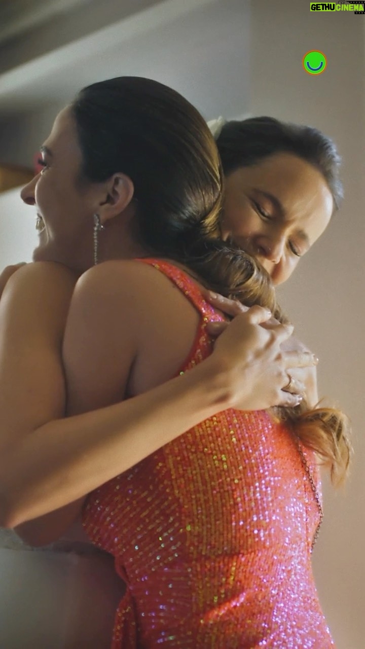 Débora Falabella - 52.3K Likes - #TERRAEPAIXÃO 📺 Eu tô igualzinho a Anely: emocionadíssimo de ver a Lucinda feliz e radiante vestida de noiva! 🥹🧡