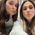 Débora Falabella Instagram – Uma foto com meu amorzinho @tatawerneck porque hoje a Lucinda descobre que a Anely é a rainha delícia. O que será que vai rolar? 😬
