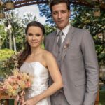 Débora Falabella Instagram - #TERRAEPAIXÃO 📺 Estou simplesmente apaixonado por essas fotos do casamento de Lucinda e Marino! 🥰 O casal receberá os familiares e amigos em uma cerimônia superespecial para celebrar o amor. Lindo de se ver, não é? ❤️ [📸: Globo/Léo Rosario]