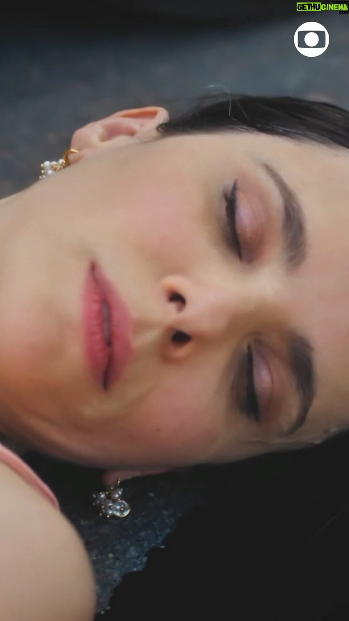 Débora Falabella - 97.3K Likes - AI MEU DEUS!!!!! Alguém socorre a Lucinda!!!! #TerraEPaixão