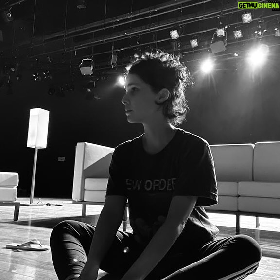 Débora Falabella Instagram - Dia mundial do teatro, do ensaio e do camarim❤️