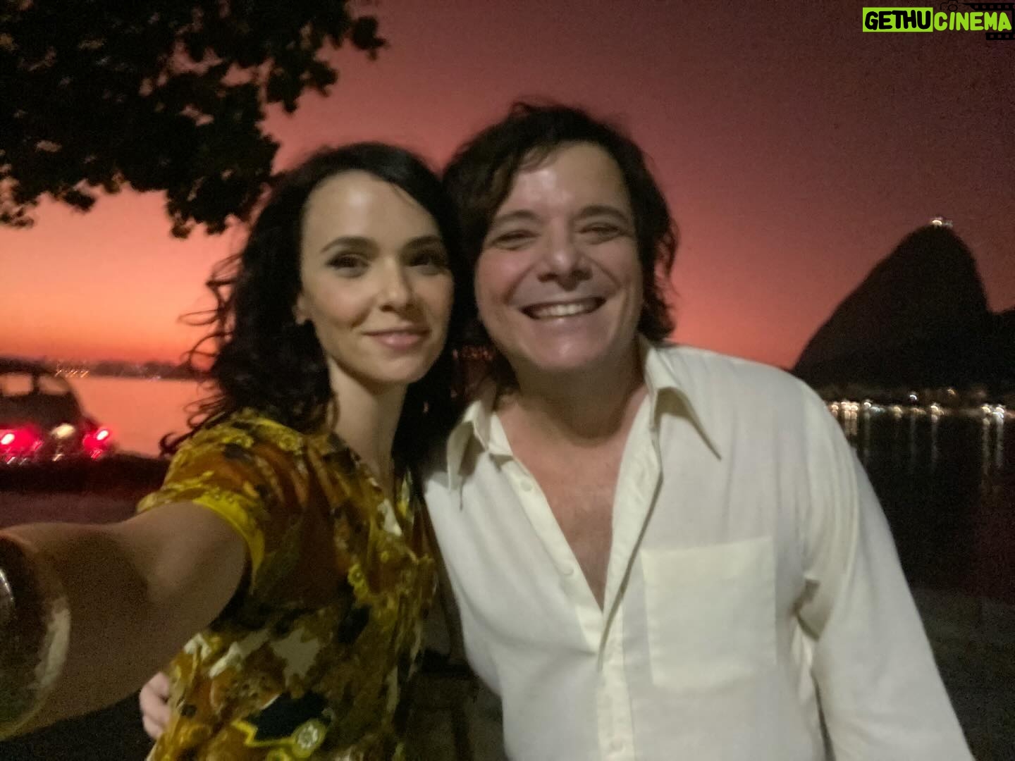 Débora Falabella Instagram - Um álbum de Fim pra lembra que hoje, o primeiro episódio vai passar na @tvglobo ❤️