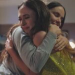 Débora Falabella Instagram - #TERRAEPAIXÃO 📺 Anely relutou mas teve a aprovação de Lucinda para ir morar na Itália com Luigi. 🥺 A despedida das irmãs foi repleta de emoção e muito carinho. 🧡 Nunca esqueceremos da cumplicidade e amor entre as duas personagens, né? 🤗 Foi lindo!