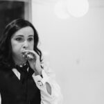 Débora Falabella Instagram – Bastidores do último ensaio do monólogo @primafaciebrasil com a @deborafalabellaoficial 
Ensaio aberto hoje no @teatroadolphobloch e a estreia na semana que vem