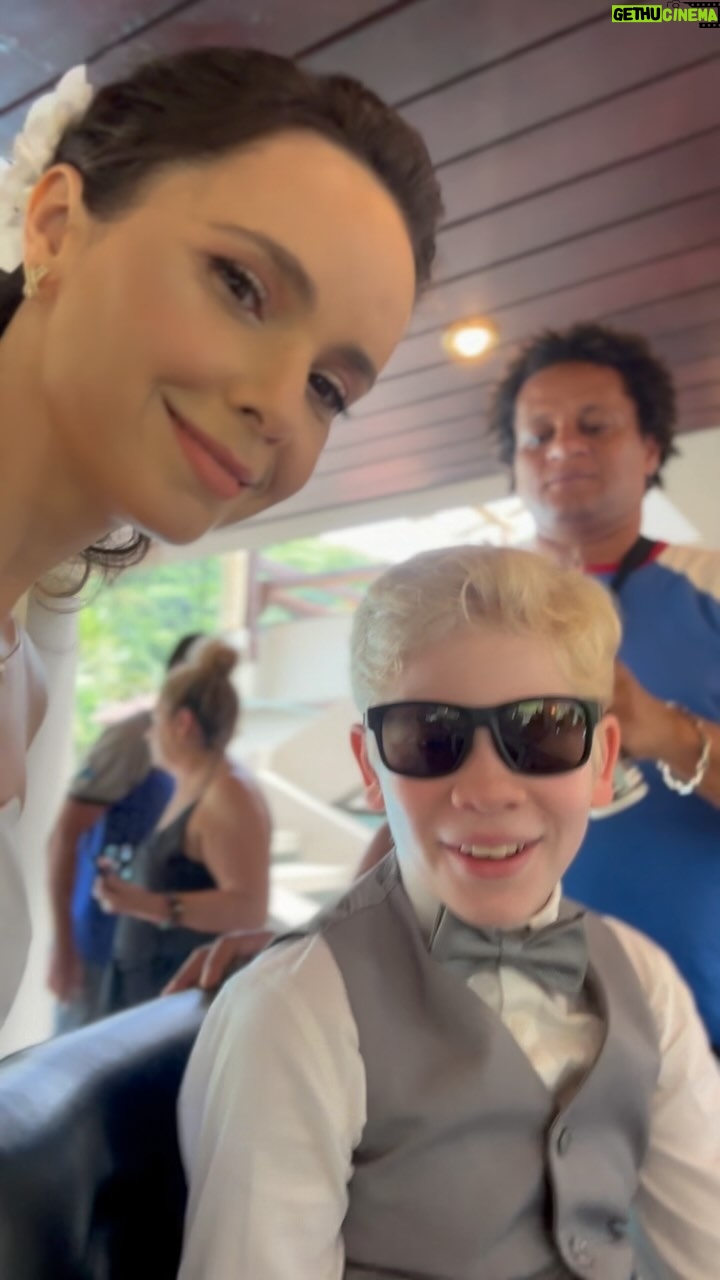 Débora Falabella - 26.3K Likes - Gravação a base de salompas, pernilongos e um casamento muito legal🩷 gostaram do casório?