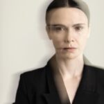 Débora Falabella Instagram - Entrevista ótima na @revista.bravo comigo e @yaradenovaes sobre Prima Facie. @primafaciebrasil Link nos stories. Estamos em cartaz de quinta à domingo no @teatroadolphobloch Espero vocês!! 📷 @jorgebispo