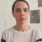 Débora Falabella Instagram – 12 de maio, domingo, a sessão do espetáculo Prima Facie em parceria com o teatro Adolpho Bloch terá a renda da bilheteria revertida para as vítimas da tragédia no Rio Grande do Sul.
Essa renda será destinada ao @institutosurvivor

O Instituto Survivor e o Me Too Brasil, dois dos maiores institutos de apoio e proteção à mulheres e crianças do Brasil, receberem dezenas de notícias de abusos sexuais de mulheres e crianças em abrigos e uma ampla campanha de doação foi  formada para estruturar abrigos exclusivos para mulheres e crianças, além dos cuidados específicos como acolhimento psicológico e ambulatorial.

Nesse momento dois abrigos foram estruturados, um em Canoas e outro em Novo Hamburgo, os dois já estão em funcionamento.

Situações de crise expõe mulheres e crianças a riscos ainda maiores. Precisamos doar para sustentar essa operação e custear a proteção e o bem estar das mulheres e crianças!

@institutosurvivor 
@brasilmetoo 
@bella_borges 
@sosmulheres_rs 
@primafaciebrasil 
@teatroadolphobloch