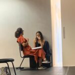 Débora Falabella Instagram – Sala de ensaio e equipe mais amada ❤️ @primafaciebrasil  Ingressos à venda. Link na bio
