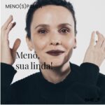 Débora Falabella Instagram - Algumas de vocês podem estar se perguntando: se hoje é o Dia Mundial da Menopausa por que estamos usando alguém que ainda não entrou na menopausa para falar sobre isso? A resposta é simples. Porque as oscilações hormonais que acabam culminando na menopausa, começam, na verdade, muito antes da gente entrar na menopausa em si!!! A menô é muito mais complexa do que “apenas aquele período em que paramos de menstruar”. E todas nós mulheres, temos o direito de saber disso o quanto antes para podermos começar a nos cuidar e termos a chance de ter uma menô mais tranquila! Afinal, só com informações podemos tomar decisões conscientes para uma qualidade de vida melhor em qualquer idade. Além disso, a Débora tem um olhar lindo sobre essa fase e a gente quis dividir com vocês. E, por último, porque a gente gosta de ser diferente mesmo, hahaha. Obrigada @deborafalabellaoficial por aceitar nosso convite de vir aqui (mesmo ainda sem estar na menô) e pelo depoimento e belo pensamento de que não se trata de romantizar essa fase, mas sim de tentar transformar nosso olhar sobre ela. #menofriendly #menoSpausa