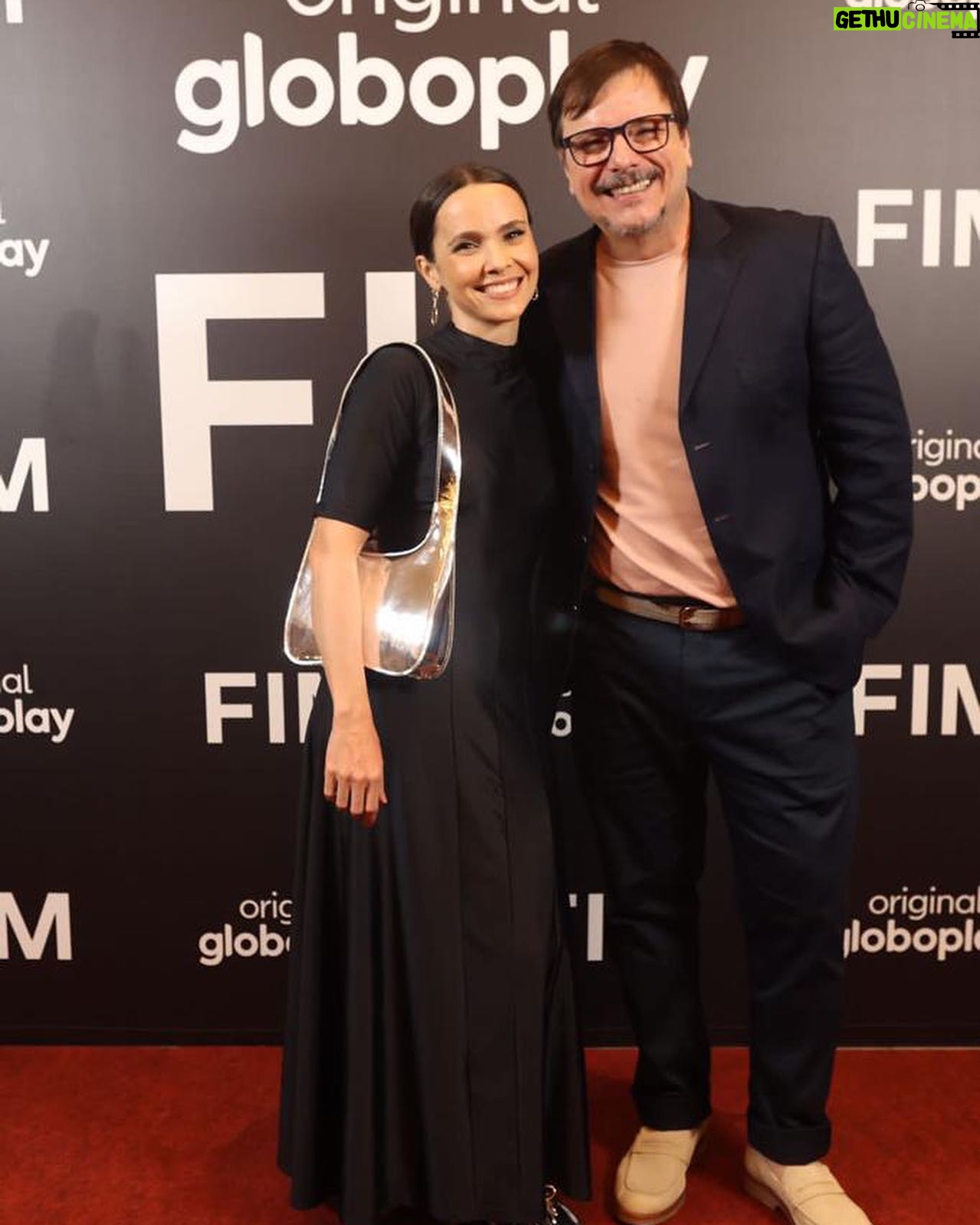 Débora Falabella Instagram - Foi lindo demais! Pre estreia do “FIM”! Que estreia dia 25 de outubro no @globoplay ❤️. Coordenação @ticabertani Styling @andrebraune. @pege @ao.algo @nathalieschreckenberg Make @bettepintomakeup