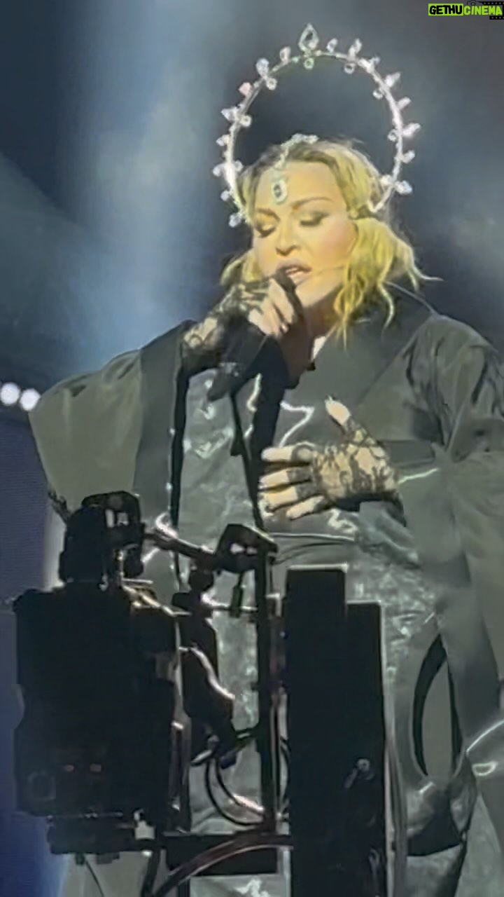 Débora Falabella - 19.7K Likes - Não tenho nem legenda❤️ Queen Madonna ❤️Acompanhada dos meus amores! Sonho