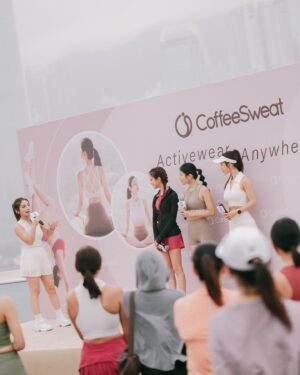 Dada Chan Instagram - COFFEESWEAT NEW COLLECTION LAUNCH🤍 
Summer Activewear Anywhere Collection.
雖然活動中途下雨，但看見來的女生們無懼風雨繼續跟coffee做運動，令我心情很激昂，欣賞女性嘅凝聚力🫶🏻愛運動的女生無論外在和內在都是最強韌的💪🏻我們是最強的！
Life isn’t about waiting for the storm to pass but learning to dance in the rain!

@coffeesweat_ 
@coffee89921 
@ghlchan 
@harbourcity 
@ipshkg 
#coffeesweat #coffeelam #workout #workoutwithcoffeesweat #yoga #harbourcity