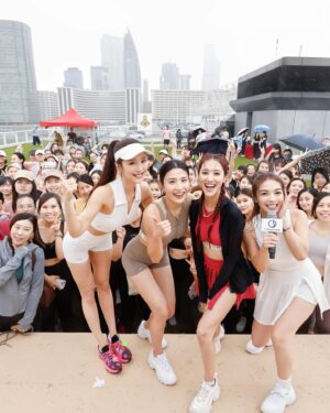 Dada Chan Instagram - COFFEESWEAT NEW COLLECTION LAUNCH🤍 
Summer Activewear Anywhere Collection.
雖然活動中途下雨，但看見來的女生們無懼風雨繼續跟coffee做運動，令我心情很激昂，欣賞女性嘅凝聚力🫶🏻愛運動的女生無論外在和內在都是最強韌的💪🏻我們是最強的！
Life isn’t about waiting for the storm to pass but learning to dance in the rain!

@coffeesweat_ 
@coffee89921 
@ghlchan 
@harbourcity 
@ipshkg 
#coffeesweat #coffeelam #workout #workoutwithcoffeesweat #yoga #harbourcity