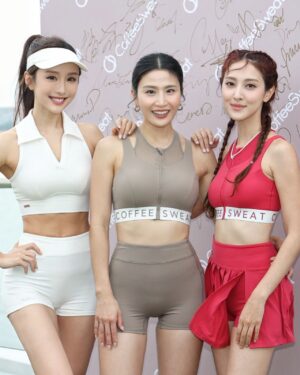 Dada Chan Instagram - COFFEESWEAT NEW COLLECTION LAUNCH🤍 
Summer Activewear Anywhere Collection.
雖然活動中途下雨，但看見來的女生們無懼風雨繼續跟coffee做運動，令我心情很激昂，欣賞女性嘅凝聚力🫶🏻愛運動的女生無論外在和內在都是最強韌的💪🏻我們是最強的！
Life isn’t about waiting for the storm to pass but learning to dance in the rain!

@coffeesweat_ 
@coffee89921 
@ghlchan 
@harbourcity 
@ipshkg 
#coffeesweat #coffeelam #workout #workoutwithcoffeesweat #yoga #harbourcity