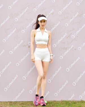 Dada Chan Instagram - COFFEESWEAT NEW COLLECTION LAUNCH🤍 
Summer Activewear Anywhere Collection.
雖然活動中途下雨，但看見來的女生們無懼風雨繼續跟coffee做運動，令我心情很激昂，欣賞女性嘅凝聚力🫶🏻愛運動的女生無論外在和內在都是最強韌的💪🏻我們是最強的！
Life isn’t about waiting for the storm to pass but learning to dance in the rain!

@coffeesweat_ 
@coffee89921 
@ghlchan 
@harbourcity 
@ipshkg 
#coffeesweat #coffeelam #workout #workoutwithcoffeesweat #yoga #harbourcity