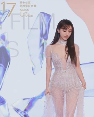 Dada Chan Instagram - The 17th Asian Film Awards 
第十七屆亞洲電影大獎 

Make up: @bubuumakeup 
Hair: @jackjack_hung @dazzlehairsalon_ 
Dress: @theweddinggown_official @inbaldrorofficial 
nail: @luxenail 
Ring: @crisathena_paris