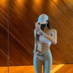 Dada Chan Instagram - 找到好狀態有很多方式，我喜歡在力量訓練中挑戰自我。 每一次嘗試新的動作，每一次熱汗淋漓，我感受到身體變得強大，內心更加專注。 Ps. 其實腹肌真的是餓出來的… 三天沒胃口吃東西 今天跑了5k 30min HIIT 6min plank 🔥 就回來了 當然你要有至少兩年的持續鍛鍊肌肉的底子😜