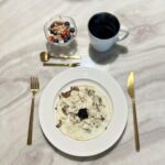 Dada Chan Instagram - 找到好狀態有很多方式，我喜歡在力量訓練中挑戰自我。 每一次嘗試新的動作，每一次熱汗淋漓，我感受到身體變得強大，內心更加專注。 Ps. 其實腹肌真的是餓出來的… 三天沒胃口吃東西 今天跑了5k 30min HIIT 6min plank 🔥 就回來了 當然你要有至少兩年的持續鍛鍊肌肉的底子😜