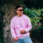 Daddy Yankee Instagram - Familia! Recuerden que este viernes 3 de mayo a las 12 AM EST salimos con #LoVEO en todas las plataformas digitales 🙏🏼 En mi biografía les dejo el link del PRE-SAVE ✨ Estoy muy feliz de que Dios me dé la oportunidad de llevarles música nueva a sus vidas. Y espero que a través de Jesucristo, llegue a cada uno de sus corazones ✝️❤️ Que tengan un lindo miércoles! Raymond.