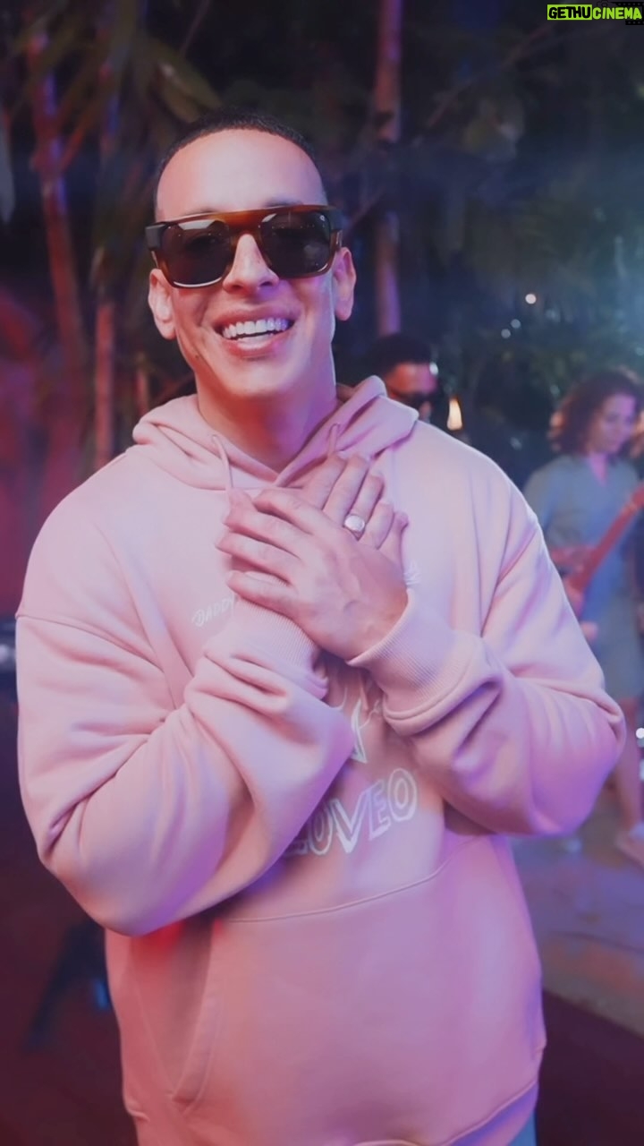 Daddy Yankee Instagram - Ese amor por mi Loveo #Loveo 🤍🕊️🩵🎵 Que sea de bendición para todo el que la escuche. 🎷