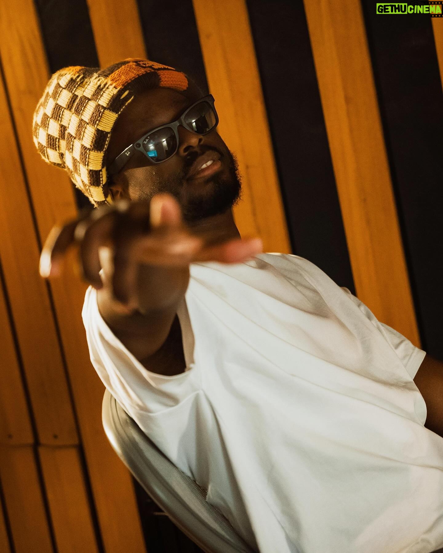 Dadju Djuna Nsungula Instagram - On vit tous les jours, on meurt une fois.