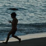 Dafne Keen Instagram - Chasing waves #fujifilm #photography