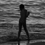 Dafne Keen Instagram - Chasing waves #fujifilm #photography