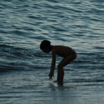 Dafne Keen Instagram - Chasing waves #fujifilm #photography