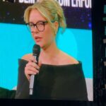 Dagi Bee Instagram - Danke OMR 2024 | @officially_omr ♥️ 2019 war Ich das letzte Mal dabei & dieses Jahr durfte Ich wieder einen Talk auf der Bühne zusammen mit @martinwroblewski | @social_match über Hype, Hate, Skandale & Negativpresse führen ✨ Es war mir eine Ehre & freue mich riesig ,dass so viele dabei waren & zugehört haben ( auch wenn die legendären OMR PARTYS bis tief in die Nacht gingen 😂🍸 ) DANKE! Wart Ihr auch dieses Jahr auf der OMR ? Wenn ja - was hat euch am besten gefallen? 🫶🏼 #omr24