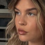 Dagi Bee Instagram – please normalize normal skin ✨ Ich bekomme täglich so viele Nachrichten wie toll meine Haut aussieht & wie ich es hinbekomme, dass sie so rein ist .. das ist sie nicht! 🙈 
In diesem Video sieht man, dass auch ich Unreinheiten, Rötungen, Pickelmale & Unterlagerungen habe .. DAS IST NORMAL! 🫶🏼 Lasst euch bitte niemals wegen so etwas verunsichern – jede Haut ist anders & auch jede Haut hat mal Ups & Downs – ihr seid schön so wie ihr seid! ♥️ 

In diesem Video habe ich euch meine geupdatete Make-up Routine abgefilmt & ich LIEBE die Produkte !

✨ verwendete Produkte ✨

– Augenbrauen : Got2b Kleber
– Creme : Drunk Elephant –  Protini
– Bronzing Drops : Drunk Elephant 
– Tintet Moisturizer : Chanel LES BEIGES
– Concealer : Benefit BO-ING
– Bronzer : CHANEL – Soleil tan Medium Bronze 
– Loose Powder – Laura Mercier – Translucent
– Creme Blush : Milk Make-up – Dash
– Blush : Melani – Luminoso
– Eyebrow Pencil : Nabla – Ambition / Natural Brown 
– Mascara : Catrice GLAM & Doll Waterproof
– Highlighter : Laura Mercier loose powder 
– Lipliner : Manhattan 94F
– Lipgloss : Fenty Gloss Bomb – Fenty Glow

Seid ihr „Team Make-up jeden Tag“ oder „Team Make-up nur wenn’s sein muss“ 😂 ?