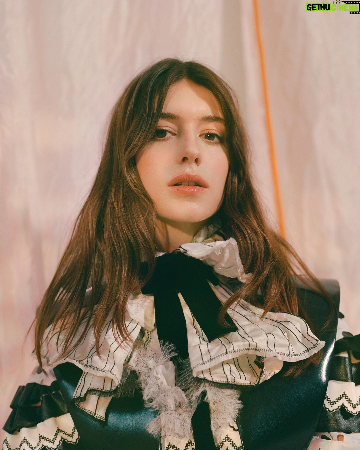 Daisy Edgar-Jones Instagram - Thank you @theglassmagazine ! This was so much fun 👑