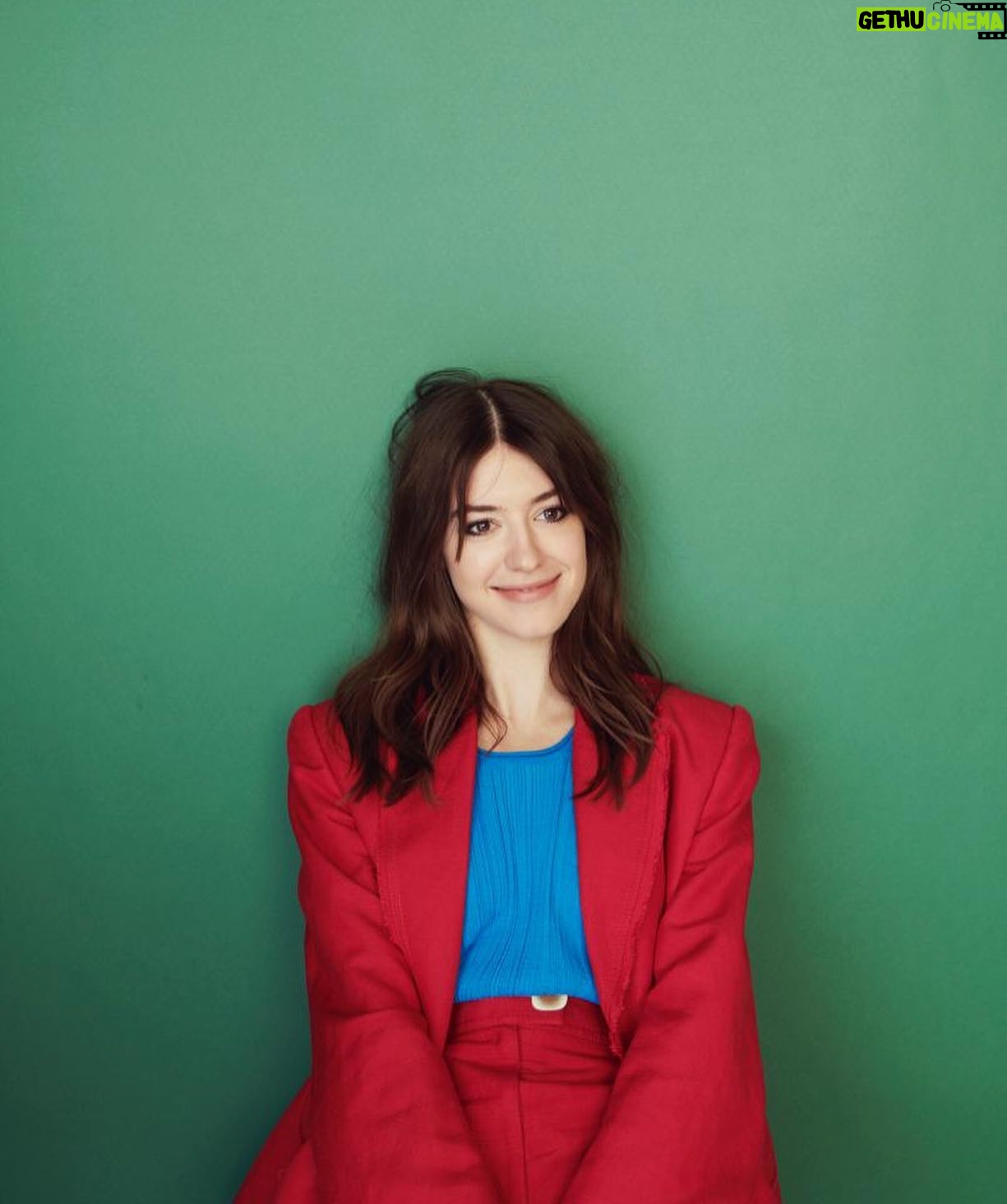 Daisy Edgar-Jones Instagram - This is a little belated but thank you so much @gdnsaturday for this lovely interview and @guto_photographer for your heckin cool 📸