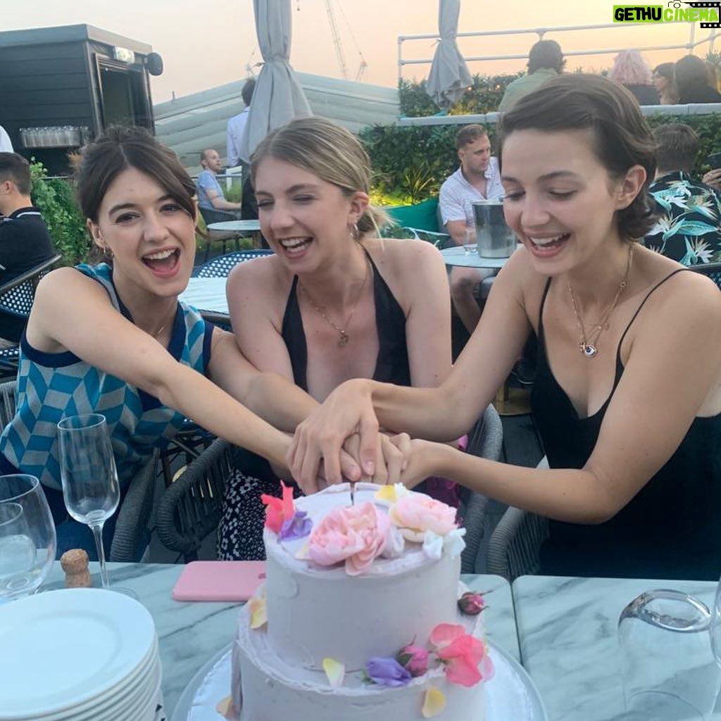 Daisy Edgar-Jones Instagram - And so I dumpeth upon you π€ΈπΌββοΈππ¬π§